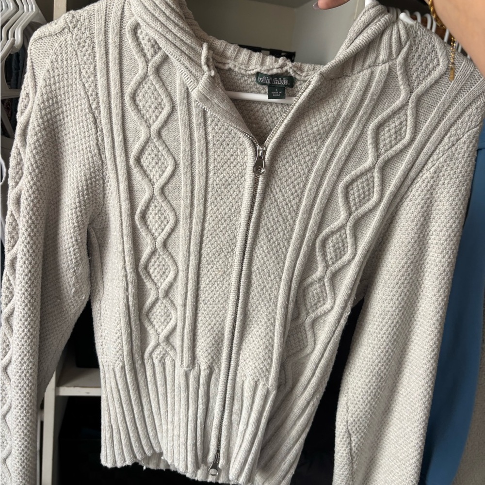 Cute sweater zip up - Picture 4 of 4